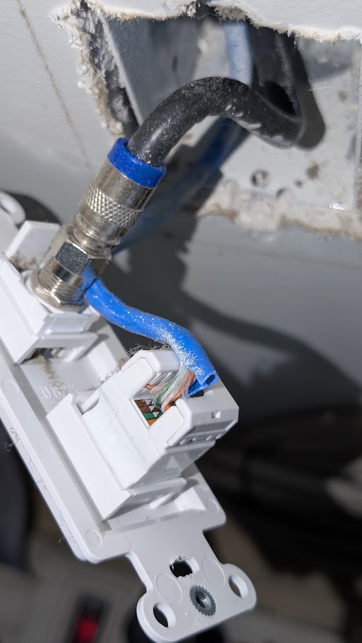 Close-up of a keystone and cable